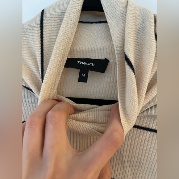 Theory Cropped Merino Wool Turtleneck - Picture 6 of 6